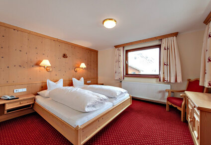 Wunderschöne im Holzstil gehaltene Zimmergestaltung Wunderschöne im Holzstil gehaltene Zimmergestaltung