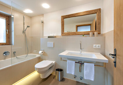 Modern gestaltete und saubere Bäder Modern gestaltete und saubere Bäder